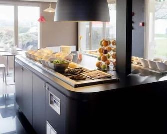 Hôtel Inn Design Laval - Laval - Buffet