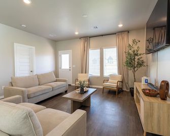 Mongou Vacation Home - Yukon - Вітальня