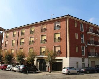 hotel ristorante vittoria - Santhià - Edificio