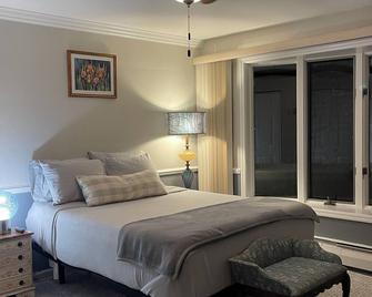 One Bdr Apt/ Beautiful Area - Cinnaminson - Bedroom