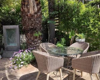 Maison d'hôtes Coeur d'Hérault - Gîte et Chambres d'hôtes - SPA & Massages - Cabrières - Patio
