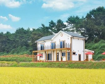 Hongsung Badamchae Pension - Hongseong - Building