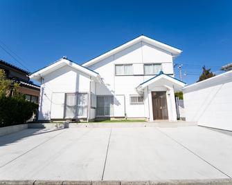 9名宿泊可・ペット同伴可・ナガシマスパーランドまで５分温泉が出る一軒家まるまる貸切長島町 / 桑名市 三重県 - 四日市市 - 建物