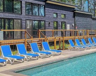 Le Palmier de Portneuf - Chalet Spa privé Ambiance resort - Pont Rouge - Pont-Rouge - Pool