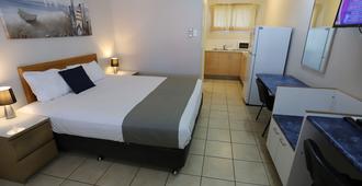 Tropic Coast Motel - Mackay - Bedroom