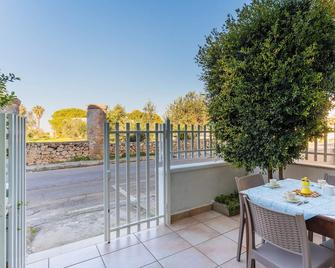 Appartamento La Meta by BarbarHouse - Sant'Isidoro - Balcony