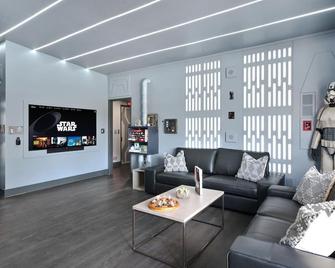 Galactic Dream: Arcade, Theater, Minigolf, & more! - Stanton - Living room