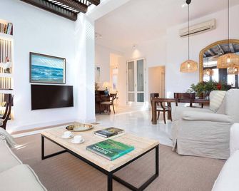 Genteel Home Paseo Marítimo - Malaga - Salon