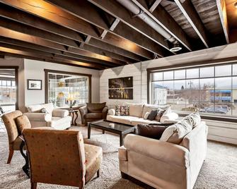 Loft @ 5th & Wine - Great Falls - Living room