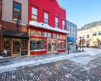 Downtown Loft on Main Street Deadwood, Walk to Saloon 10 and all the casinos! - Deadwood - Building