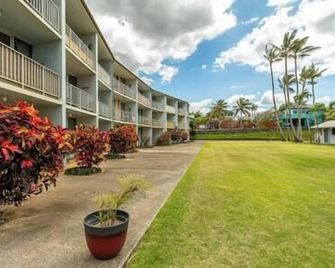 Kuau Surf North shore Maui Locally-Owned - Paia