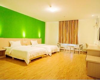 7 Days Inn Meishan San Su Ci Xiao Bei Street Branch - Meishan - Bedroom
