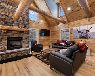 Cabin In the Pines, On Snowmobile Trail - Boonville - Living room