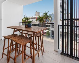 Spacious 2-Bed Unit With Balcony Next to The Gabba - Brisbane - Balkon