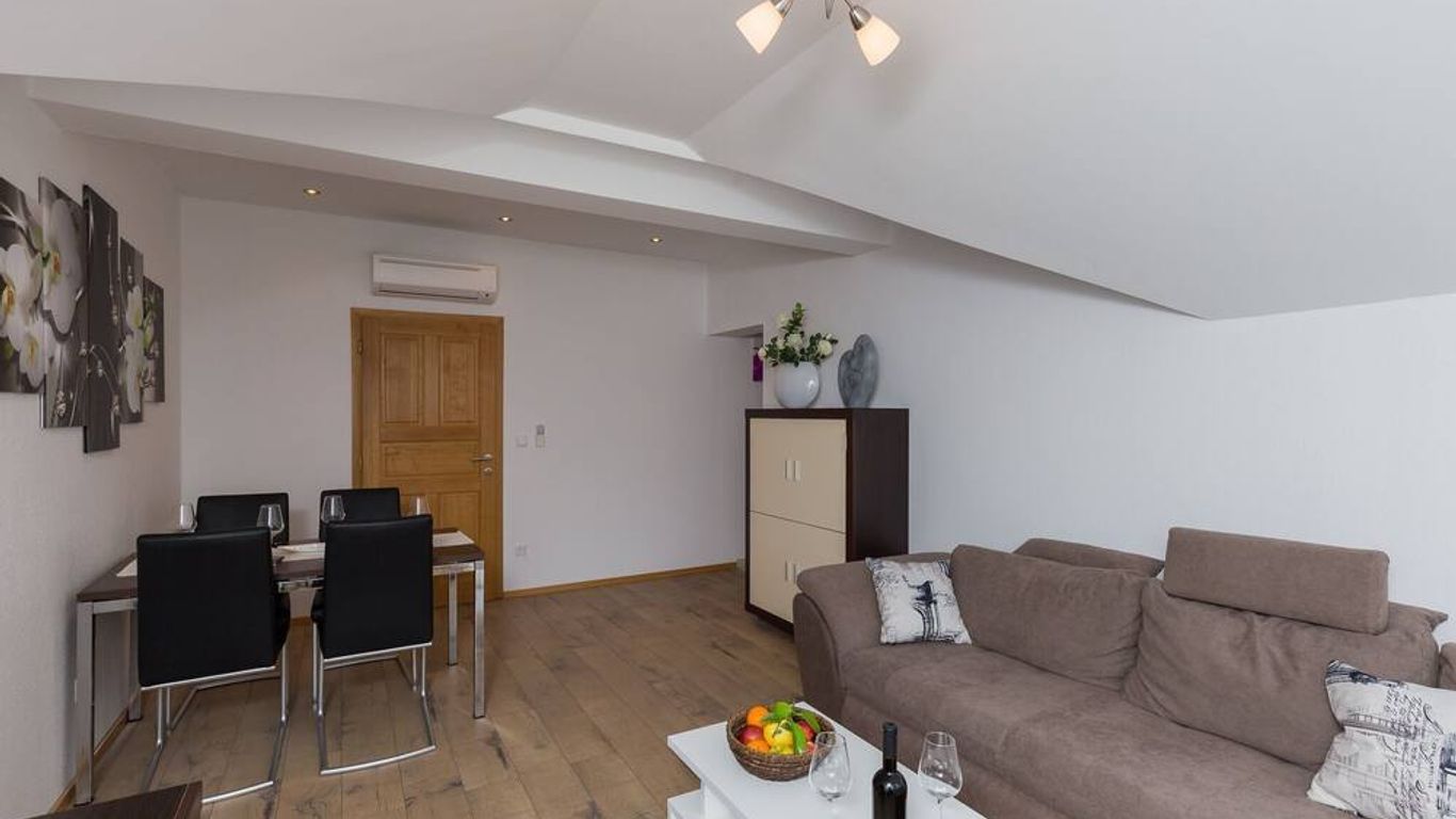 Villa Celenca - Superior Two Bedroom Apartment with Terrace and Sea View - A5