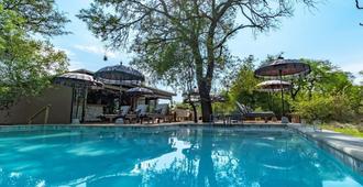 Safari Moon Luxury Bush Lodge - Hoedspruit - Pool