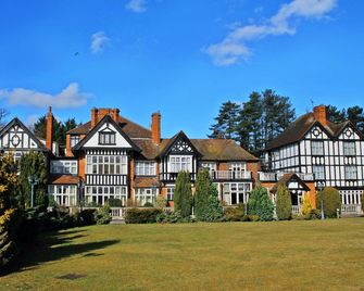 The Golf Hotel - Woodhall Spa - Building