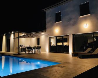 Villa contemporaine avec piscine - 170m2 - Sauzet - Piscine