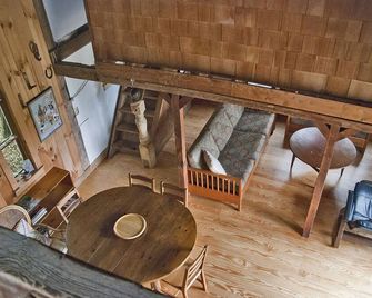 Pet-Friendly Historic Chilmark Cottage - Chilmark - Comedor