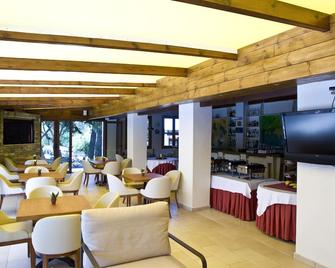 كيليفوس هوتل بنجالوز آند سويتس - نيوس مارماراس - مطعم