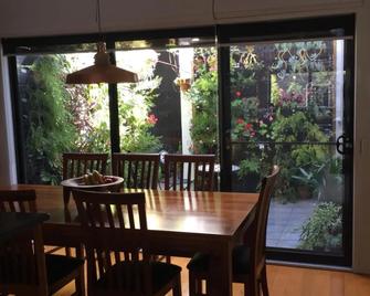 Brunswick B & B - Melbourne - Dining room