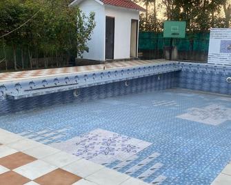 Green View Resort By Grb - Noida - Piscina