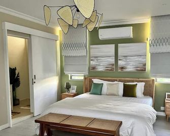 Rich villa is new, stunning and modern - Calodyne - Habitación