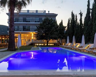 Blue Bay Hotel - Nea Iraklitsa - Πισίνα