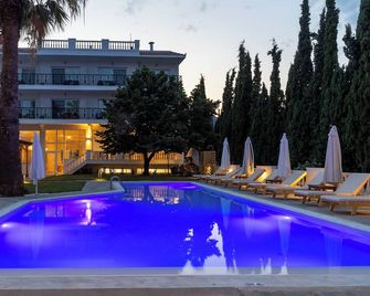 Blue Bay Hotel - Nea Iraklitsa - בריכה