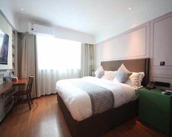 Gma Hotel Shanghai Wuning Road Zhenping Road Metro Station - Shanghai - Bedroom
