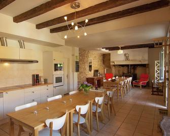 Spacious holiday home with swimming pool - Saint-Léonard-de-Noblat - Comedor