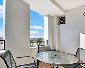 Apartment at Cooper St - Sydney - Balcony
