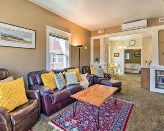 Salt Lake City Condo Less Than 28 Mi to Ski Resort! - Salt Lake City - Living room