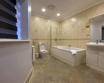Baylis House Hotel - Slough - Baño