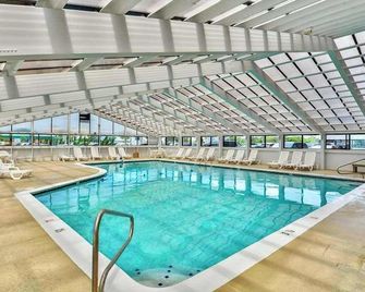 Lovely Condo in Beachfront Building w/Shared Pool, Free WiFi, Central AC - Ocean City - Pool