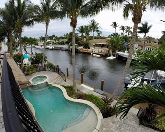 Beautiful Two-Story Waterfront Home 4 BR And 3 1/2 Bath with pool and hot tub. . - Lantana - Pool