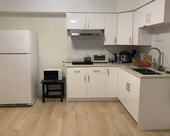 Modern 2-Bedroom suite - Burnaby - Cuisine