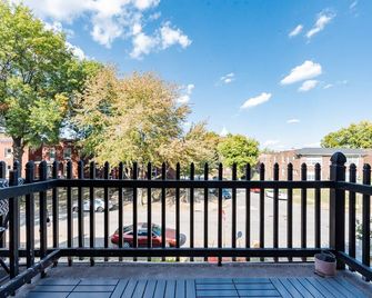 Mckinley Heights Duplex: By Staystlouis - San Luis - Balcón