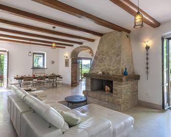 Casa Melograno 11&2, Emma Villas - Montefelcino - Sala de estar