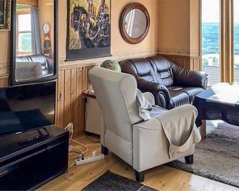 3 Bedroom Beautiful Apartment In Røros - Røros - Living room