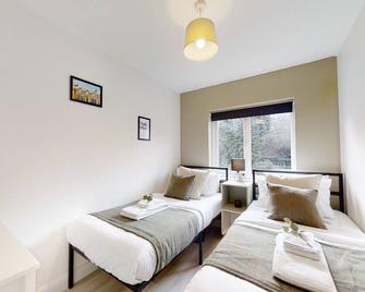 Oakwell View - Modern 3 Bed Home - Barnsley - Bedroom