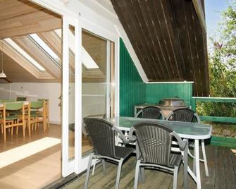 Relaxed Holiday Home in Skibby Amidst Nature - Skibby - Patio