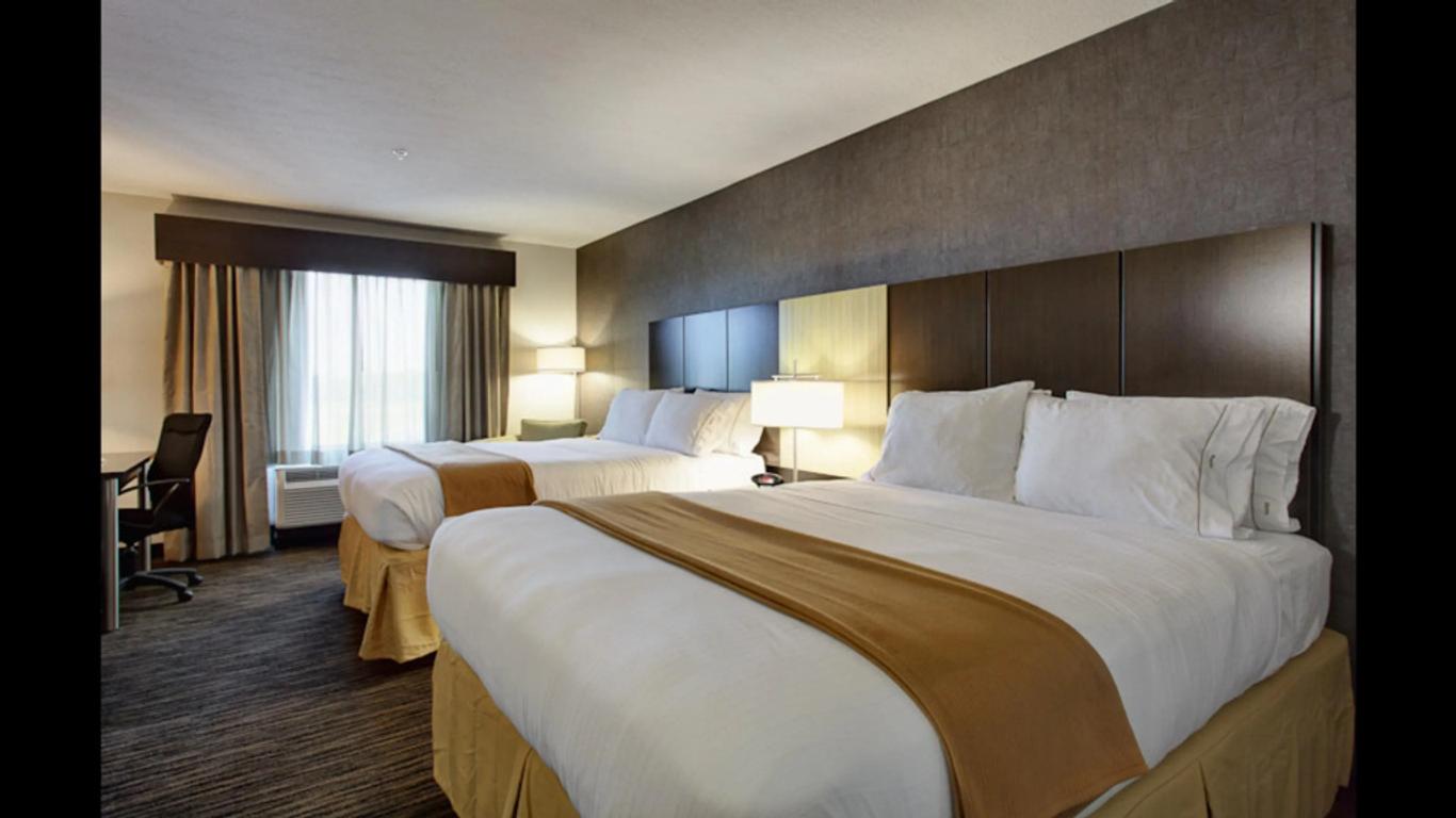 Holiday Inn Express & Suites North Fremont By IHG