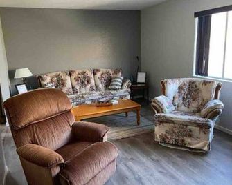 Tahsis Home on River's Edge - Tahsis - Sala de estar