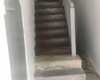 T1 à Louer Centre Ville de Guéret Pouvant Accueillir 4 Personnes - Гере - Сходи