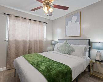 Mins 2 Dwntown - Private Stay - Nestled Austin Pad - Austin