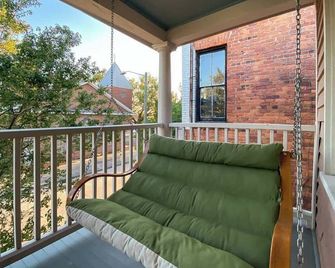 Historic District Gem I Walk to Forsyth Park & Downtown - Savannah - Balcón