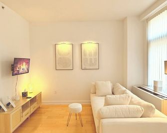 Beautiful Apartment in Upper Manhattan - New York - Living room