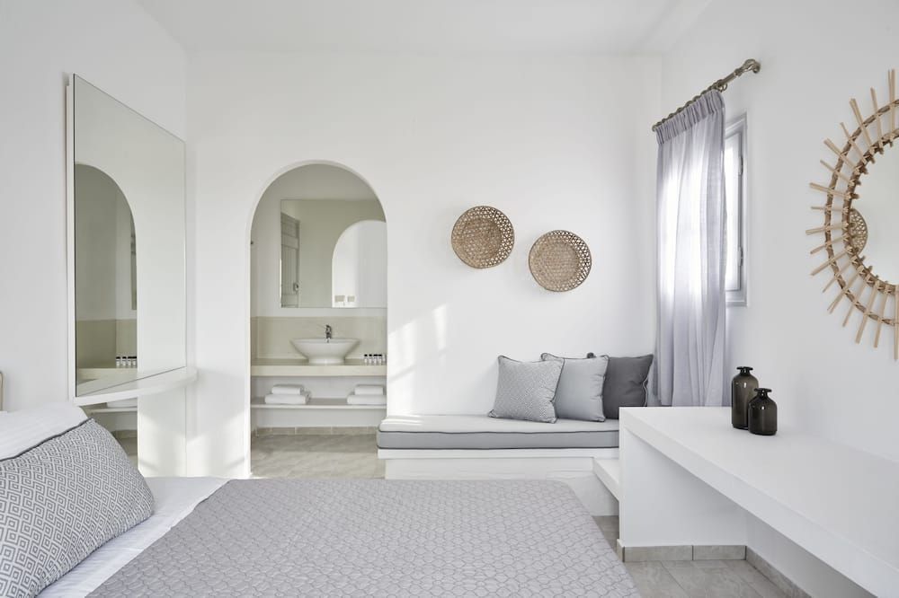 Mrs Armelina by Mr and Mrs White - Naousa