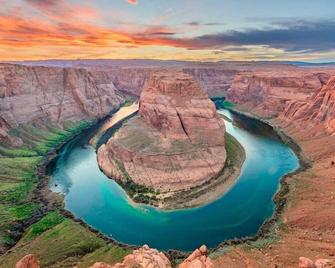 Navahouse w/ Game Room, sleeps 6, by Antelope Canyon - Page - Edificio